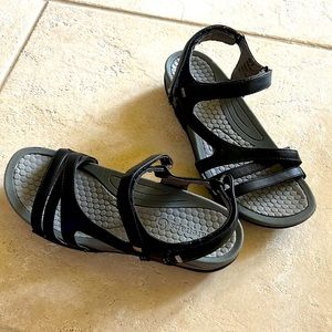 Baretraps Black Leather Sandals